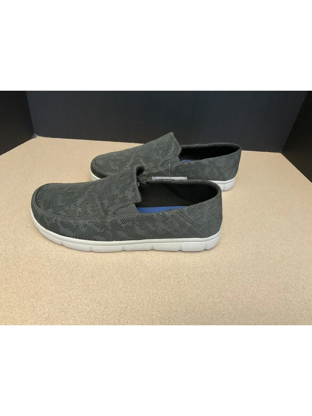 New! Mens HUK Performance Brewster Grey Slip On Causal Shoes. Size 9. Nice!!!